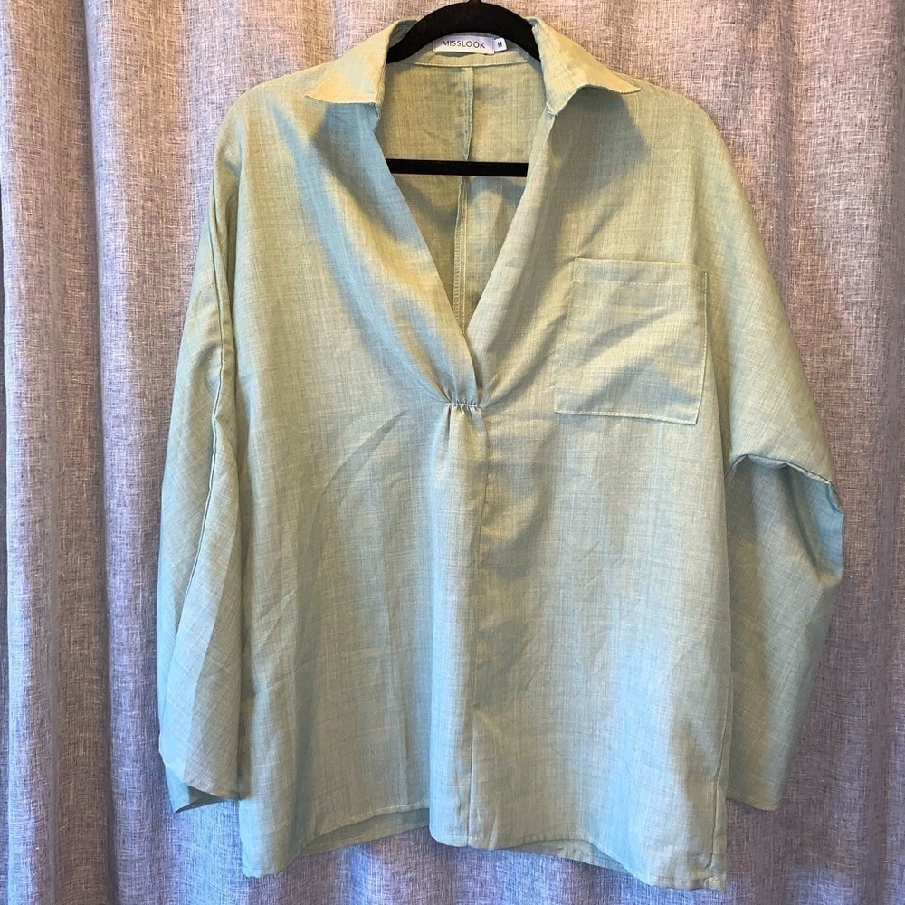 𝅺women’s Misslook top medium